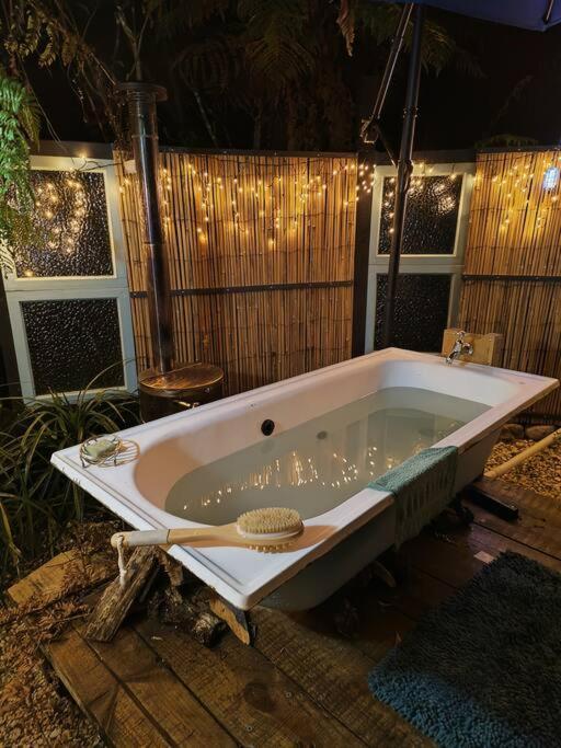 Gumboot Paradise Eco Stay Barrytown Extérieur photo